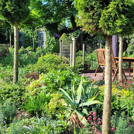 빌라 In Near War Museum And Zoo *