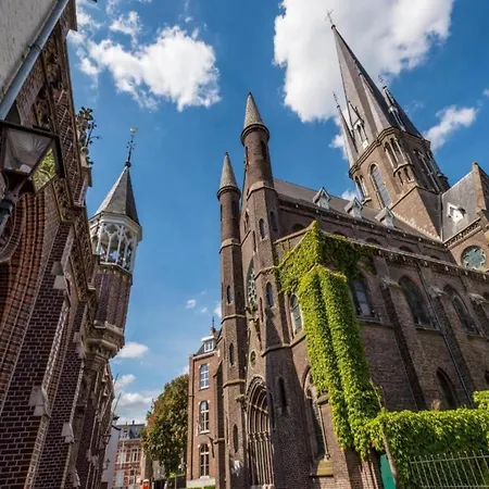 In Near War Museum And Zoo * Overloon