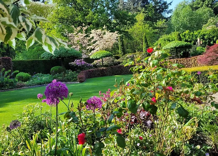 In Near War Museum And Zoo Villa *