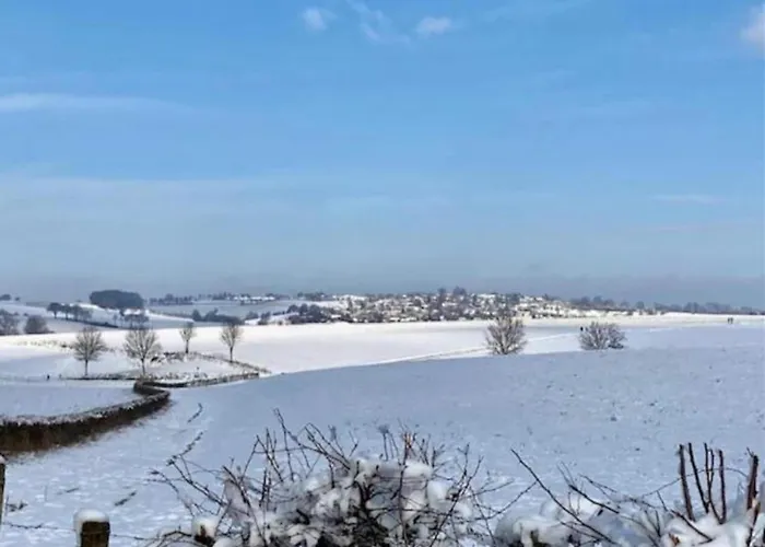 In Near War Museum And Zoo Villa