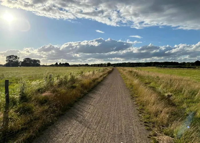 In Near War Museum And Zoo Overloon