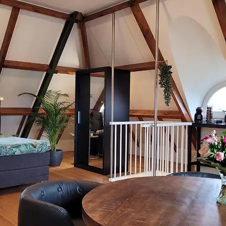 In Near War Museum And Zoo Overloon