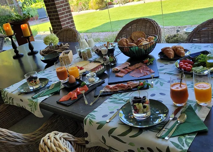 In Near War Museum And Zoo Villa