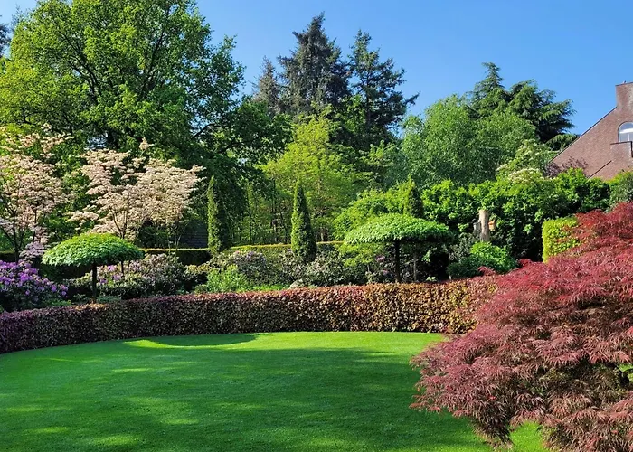 Villa In Near War Museum And Zoo *