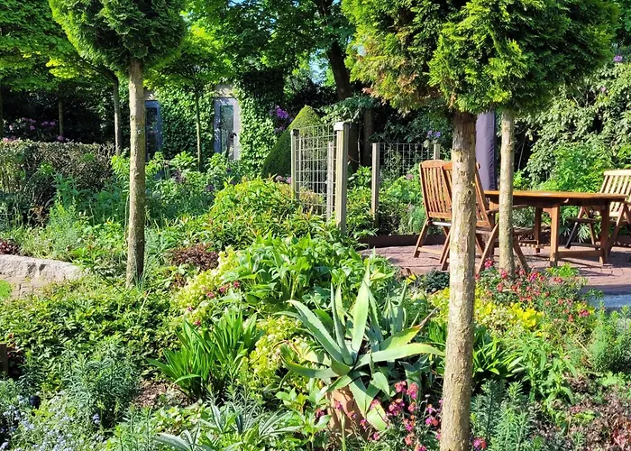 Villa In Near War Museum And Zoo *